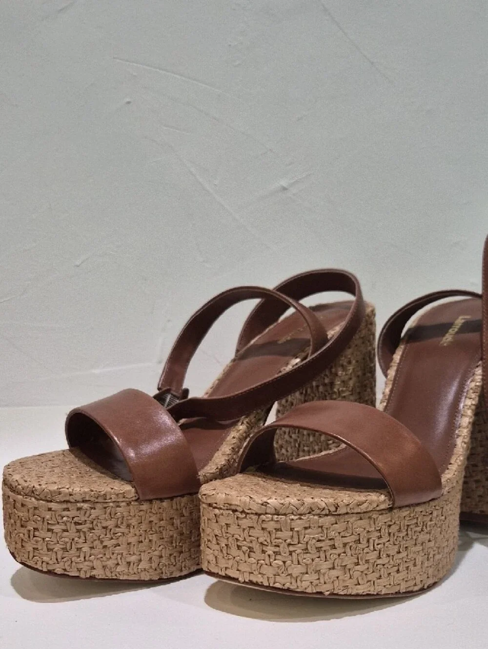Larroude Dolly Verona Sandal in Caramel/Raffia NWT Size 9